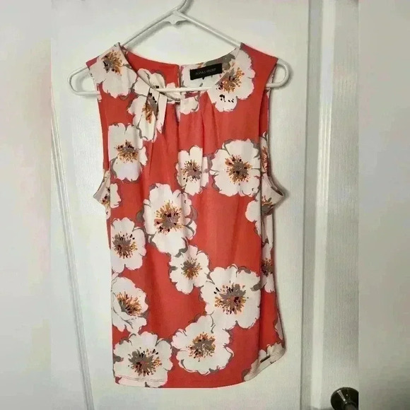 Sleeveless Ivanka Trump top #43 - Picture 1 of 6
